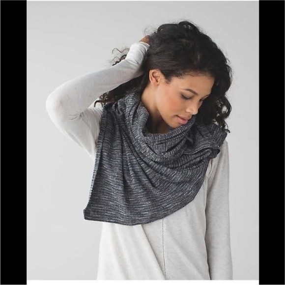 Lululemon Vinyasa Scarf black - Picture 1 of 4